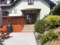 Apartmán č. 1 — jídelní stůl a televize