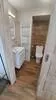 Apartmán č. 2 — koupelna se sprchovým koutem
